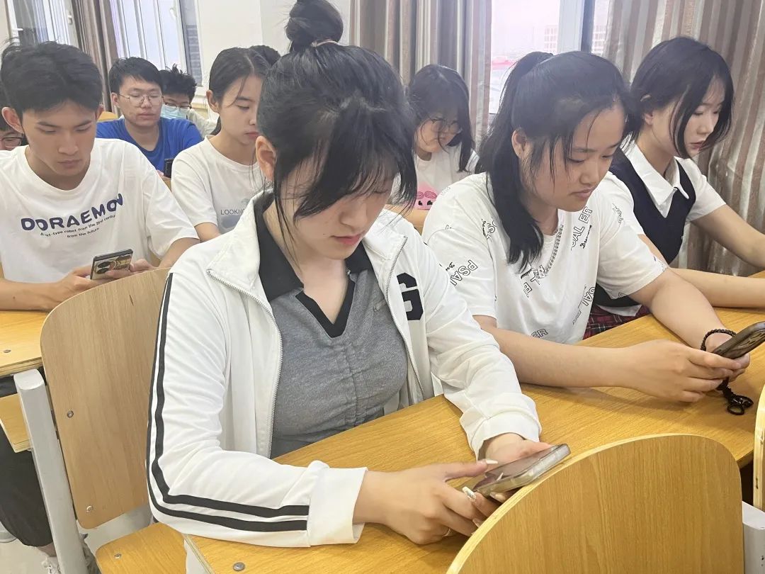 best365体育官网登录入口组织全体同学观看2023年大学生“返家乡”“三下乡”社会实践安全教育直播讲座