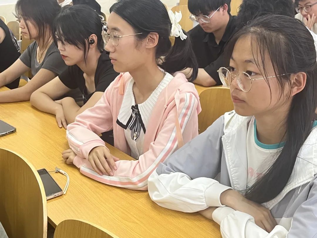 best365体育官网登录入口组织全体同学观看2023年大学生“返家乡”“三下乡”社会实践安全教育直播讲座