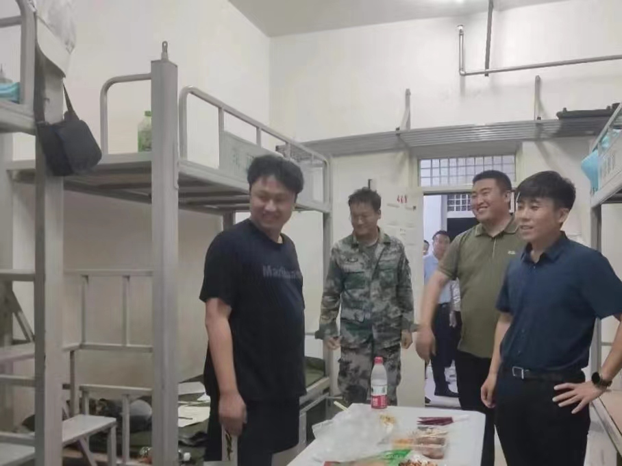best365体育官网登录入口校领导深入学生宿舍走访看望2023届毕业生 第 2 张
