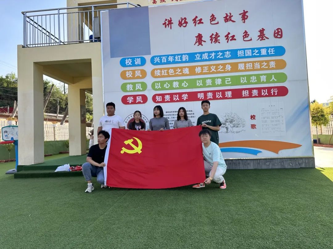 best365体育官网登录入口建筑工程管理学院学院开展“缅怀革命先烈，传承红色基因”主题三下乡活动