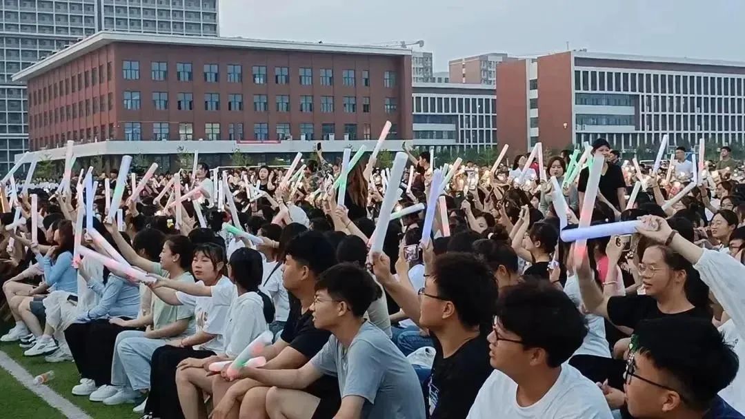 best365体育官网登录入口隆重举办“熠熠青春逢盛世，河科情长亦思恩”欢送2023届毕业生文艺晚会