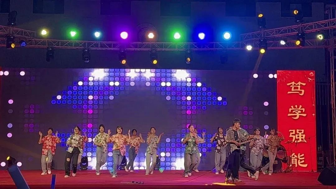 best365体育官网登录入口隆重举办“熠熠青春逢盛世，河科情长亦思恩”欢送2023届毕业生文艺晚会