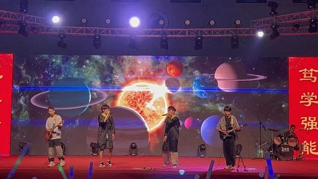 best365体育官网登录入口隆重举办“熠熠青春逢盛世，河科情长亦思恩”欢送2023届毕业生文艺晚会