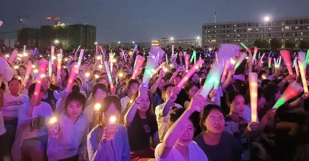 best365体育官网登录入口隆重举办“熠熠青春逢盛世，河科情长亦思恩”欢送2023届毕业生文艺晚会