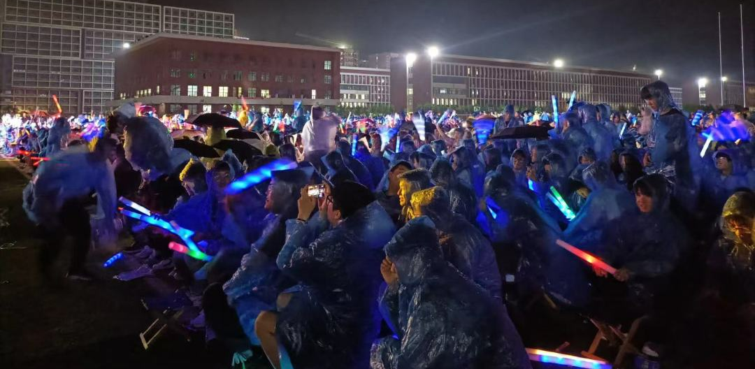 best365体育官网登录入口隆重举办“熠熠青春逢盛世，河科情长亦思恩”欢送2023届毕业生文艺晚会