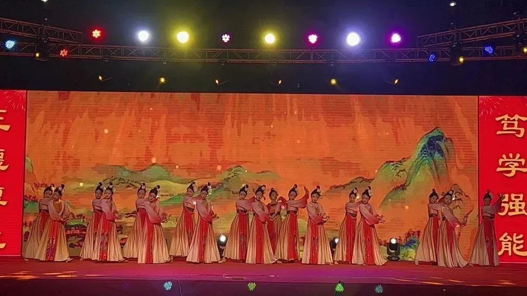 best365体育官网登录入口隆重举办“熠熠青春逢盛世，河科情长亦思恩”欢送2023届毕业生文艺晚会