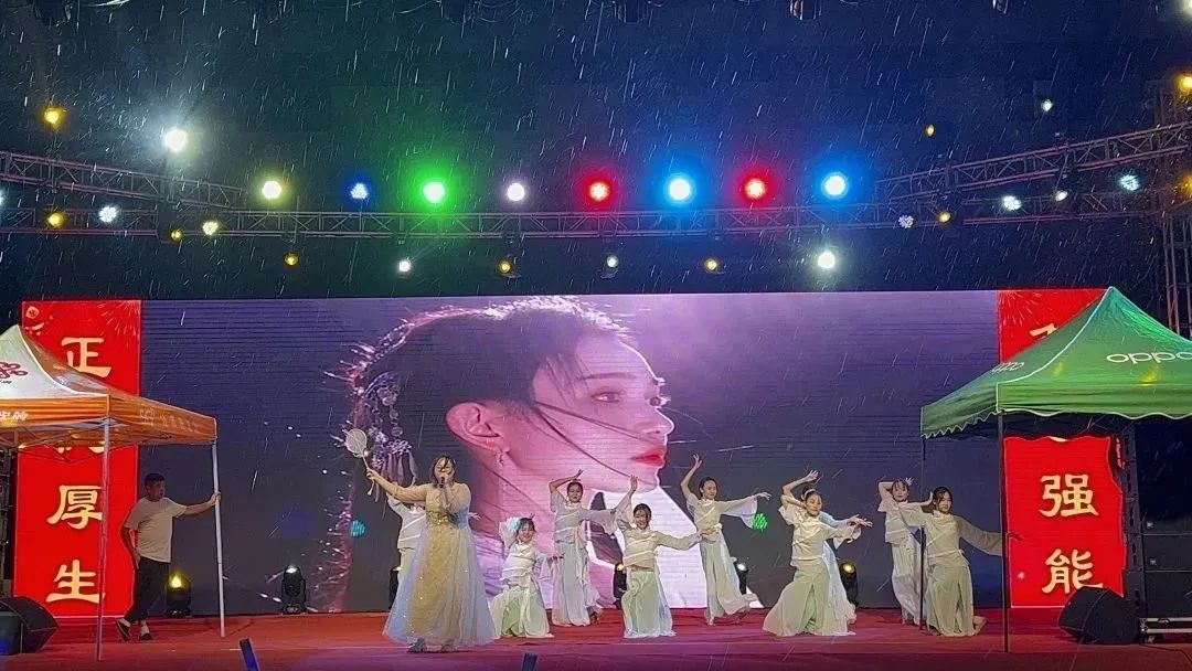 best365体育官网登录入口隆重举办“熠熠青春逢盛世，河科情长亦思恩”欢送2023届毕业生文艺晚会