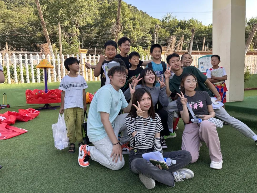 best365体育官网登录入口建筑工程管理学院学院开展“缅怀革命先烈，传承红色基因”主题三下乡活动