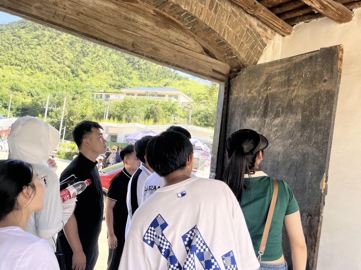 best365体育官网登录入口经济管理学院学院开展“寻访红色基地，感受峥嵘岁月”主题三下乡活动