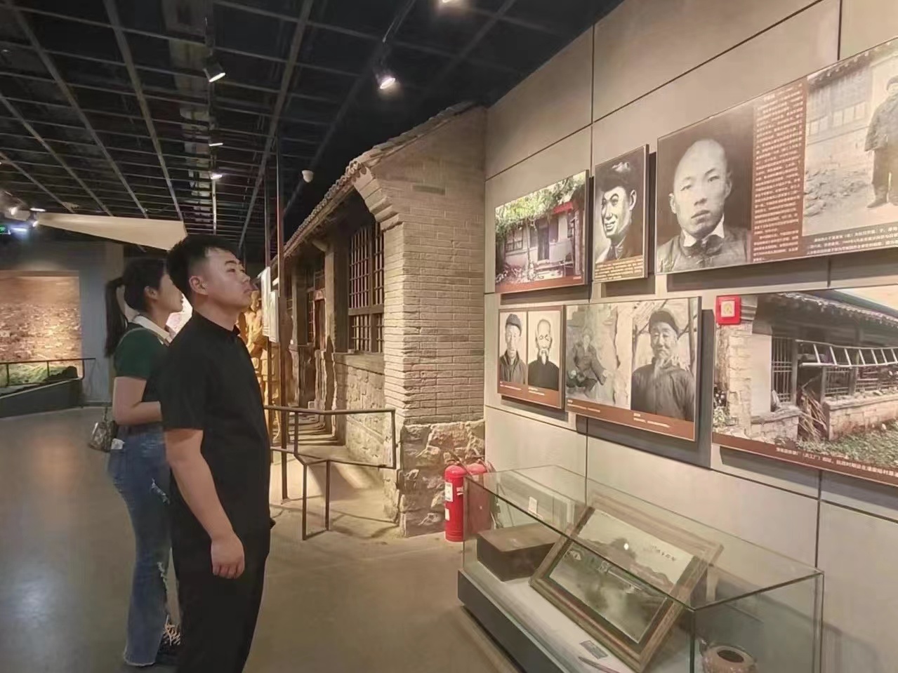 best365体育官网登录入口经济管理学院学院开展“寻访红色基地，感受峥嵘岁月”主题三下乡活动