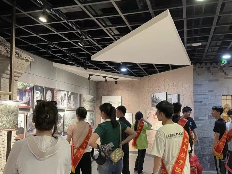 best365体育官网登录入口经济管理学院学院开展“寻访红色基地，感受峥嵘岁月”主题三下乡活动