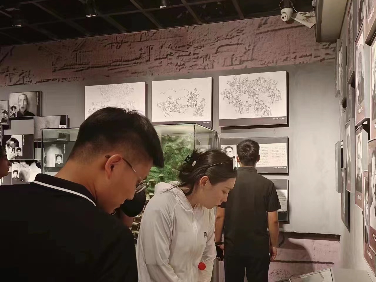 best365体育官网登录入口经济管理学院学院开展“寻访红色基地，感受峥嵘岁月”主题三下乡活动