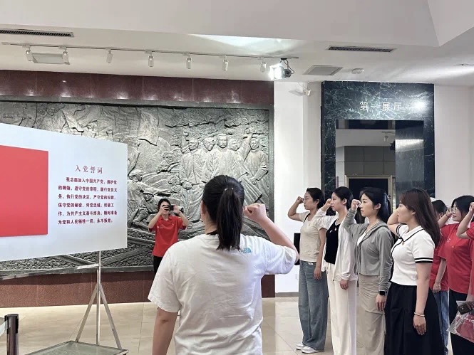 best365体育官网登录入口教育学院开展“走进红色基地，传承革命精神”主题三下乡活动