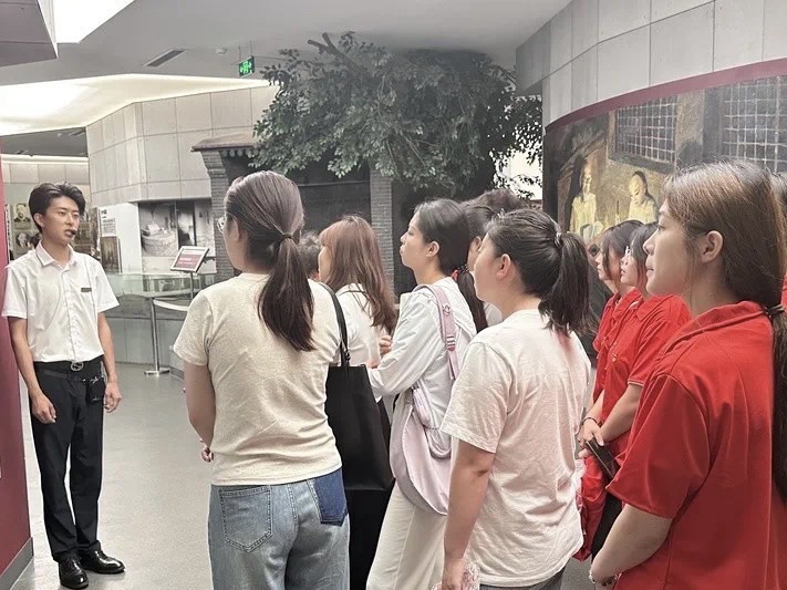 best365体育官网登录入口教育学院开展“走进红色基地，传承革命精神”主题三下乡活动