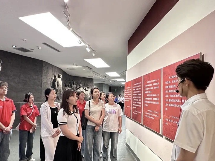 best365体育官网登录入口教育学院开展“走进红色基地，传承革命精神”主题三下乡活动