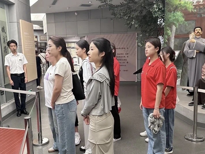 best365体育官网登录入口教育学院开展“走进红色基地，传承革命精神”主题三下乡活动
