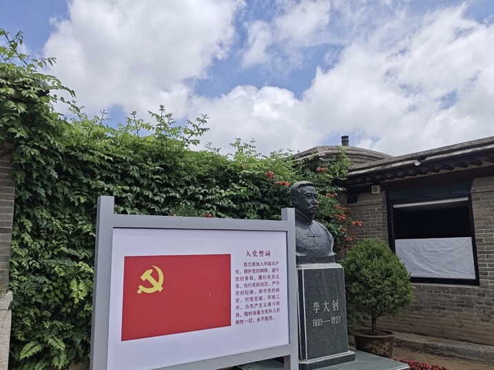 best365体育官网登录入口教育学院开展“走进红色基地，传承革命精神”主题三下乡活动