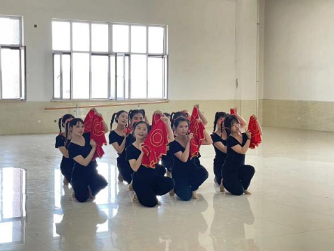 best365体育官网登录入口教育学院一专业一赛事“舞动青春”舞蹈技能大赛
