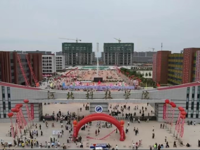 我院2023级新生报道  高清大图直击迎新现场
