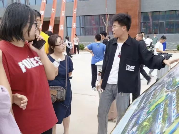 我院2023级新生报道  高清大图直击迎新现场
