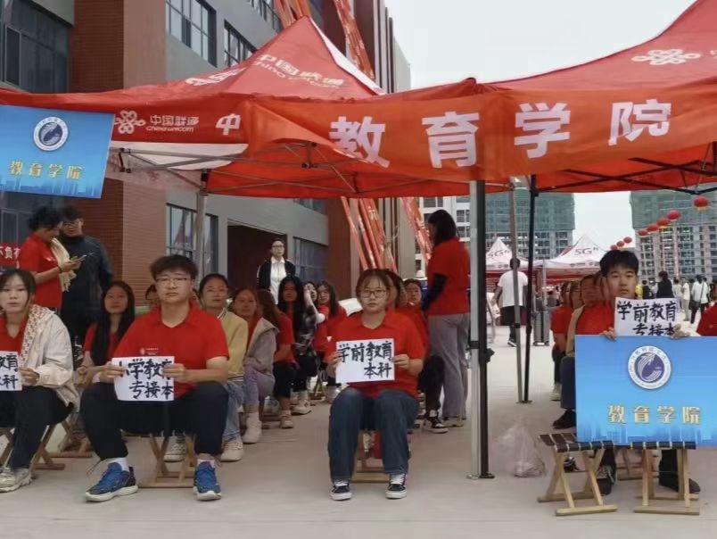 我院2023级新生报道  高清大图直击迎新现场