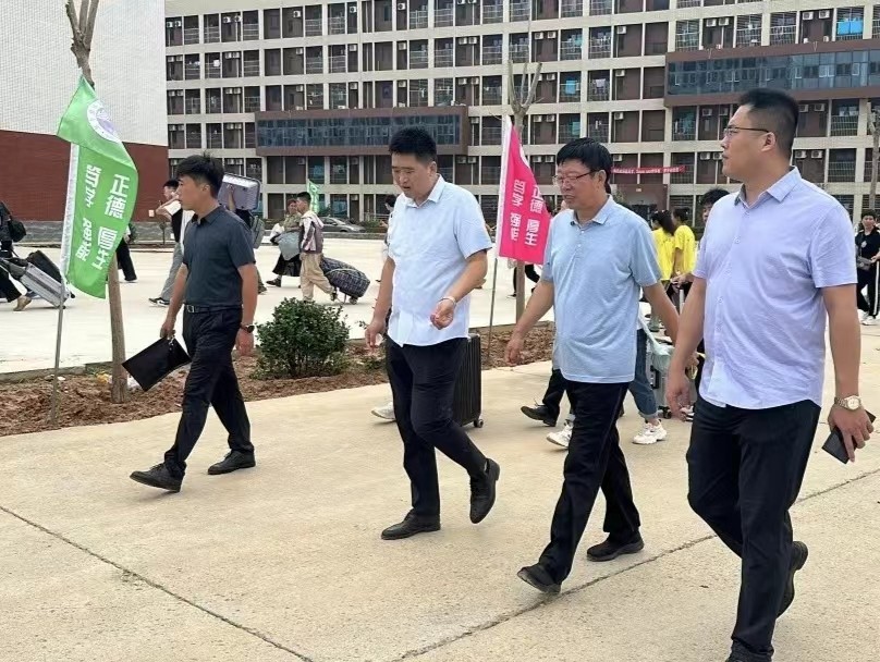 我院2023级新生报道  高清大图直击迎新现场