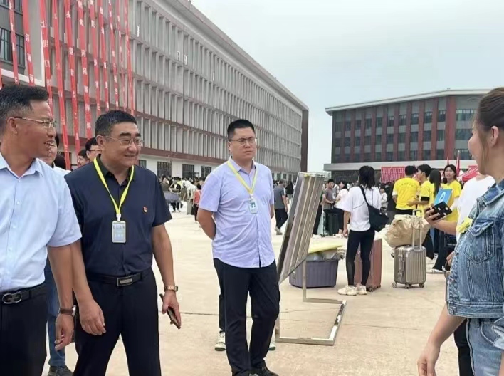 我院2023级新生报道  高清大图直击迎新现场