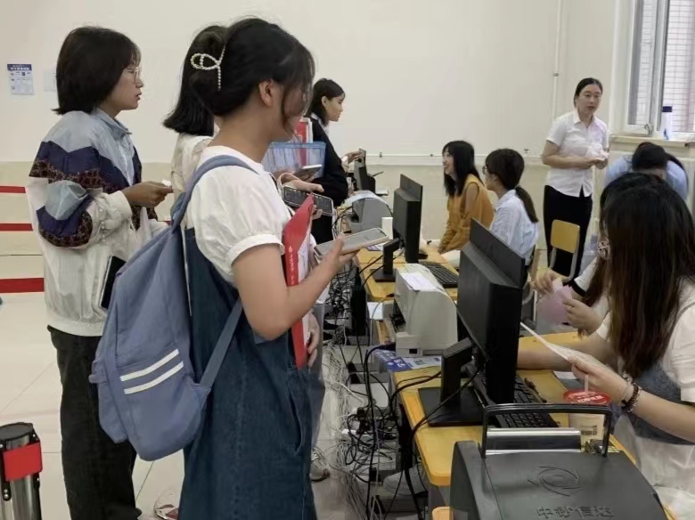 我院2023级新生报道  高清大图直击迎新现场