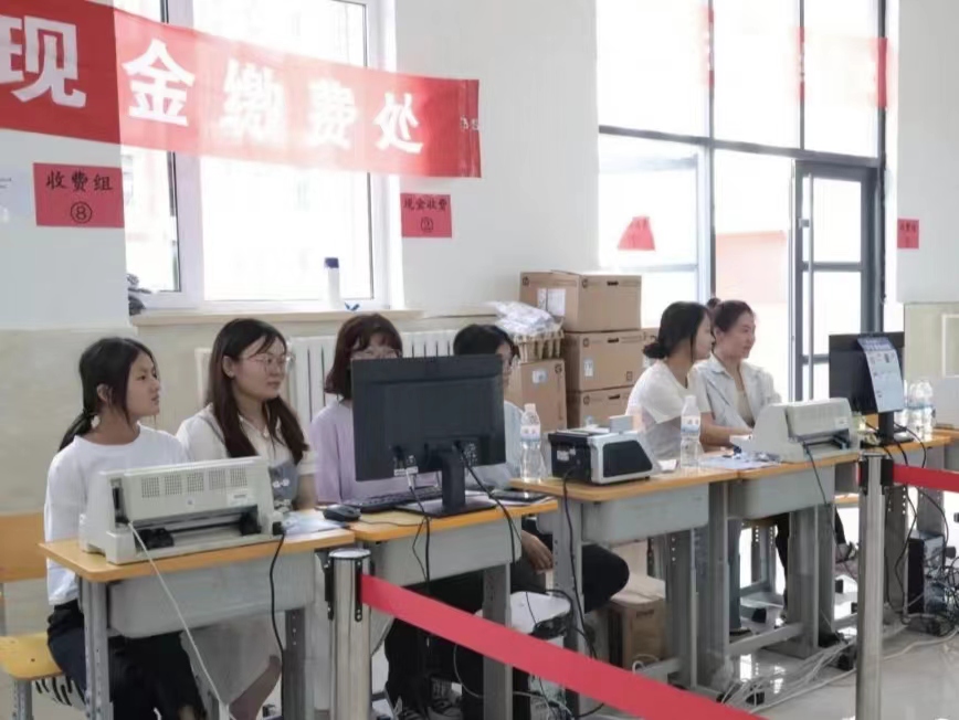 我院2023级新生报道  高清大图直击迎新现场