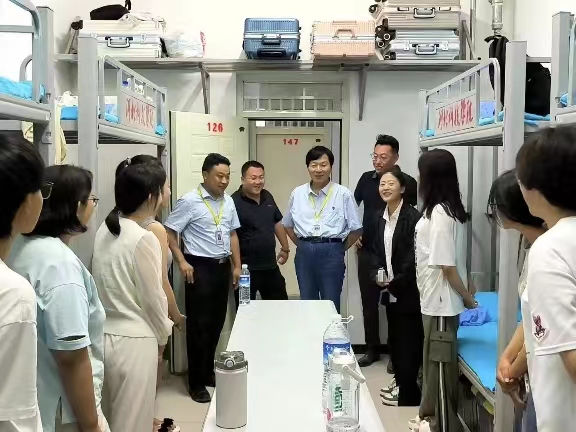 我院2023级新生报道  高清大图直击迎新现场