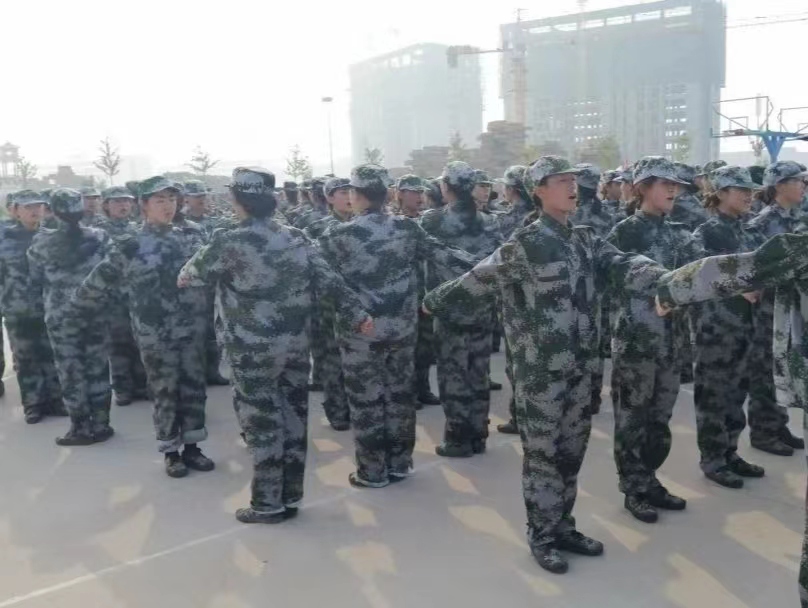 best365体育官网登录入口军训特辑  淬炼青春树壮志 雏鹰振羽待时飞