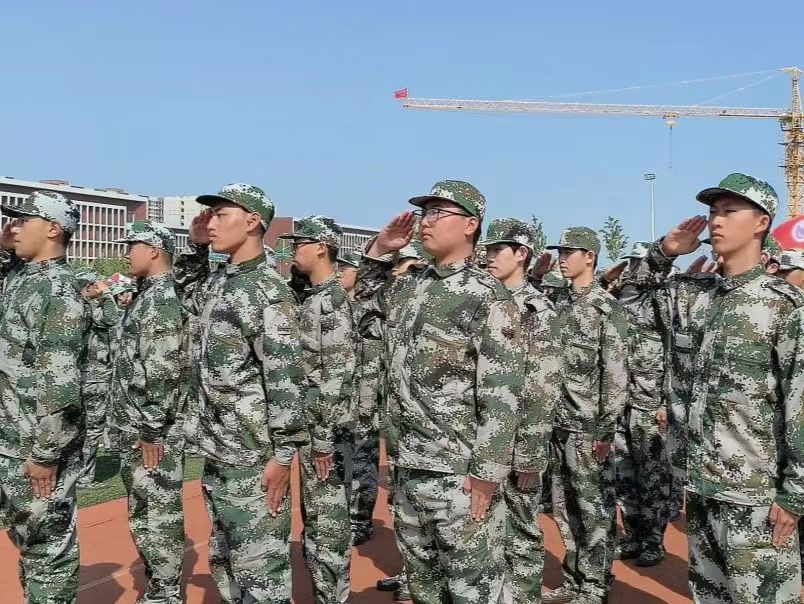 best365体育官网登录入口军训特辑  淬炼青春树壮志 雏鹰振羽待时飞
