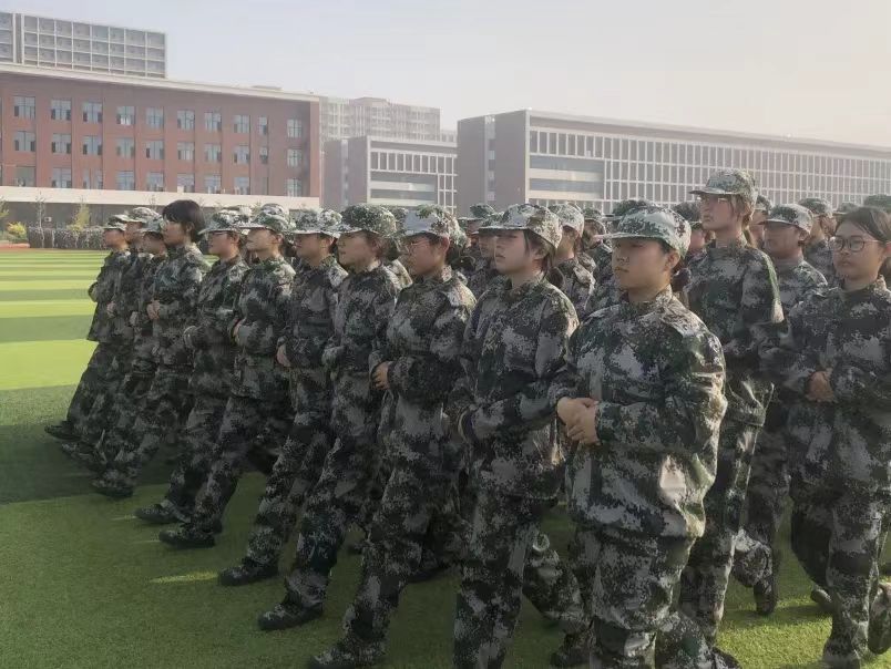 best365体育官网登录入口军训特辑  淬炼青春树壮志 雏鹰振羽待时飞