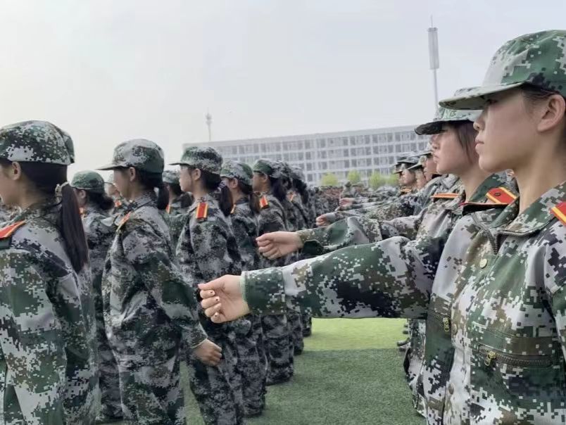 best365体育官网登录入口军训特辑  淬炼青春树壮志 雏鹰振羽待时飞