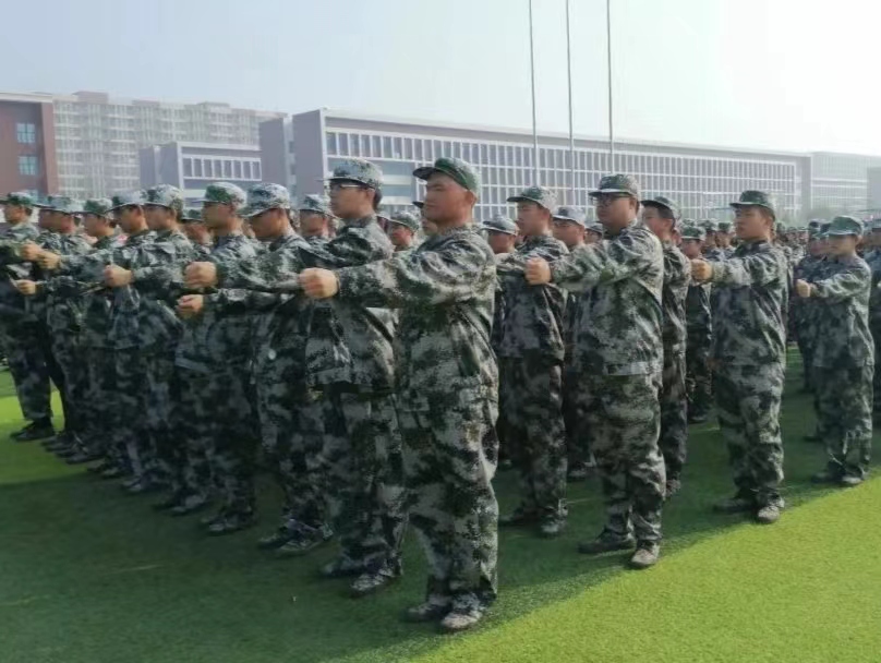 best365体育官网登录入口军训特辑  淬炼青春树壮志 雏鹰振羽待时飞
