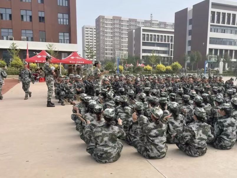 best365体育官网登录入口军训特辑  淬炼青春树壮志 雏鹰振羽待时飞