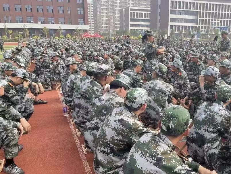 best365体育官网登录入口军训特辑  淬炼青春树壮志 雏鹰振羽待时飞