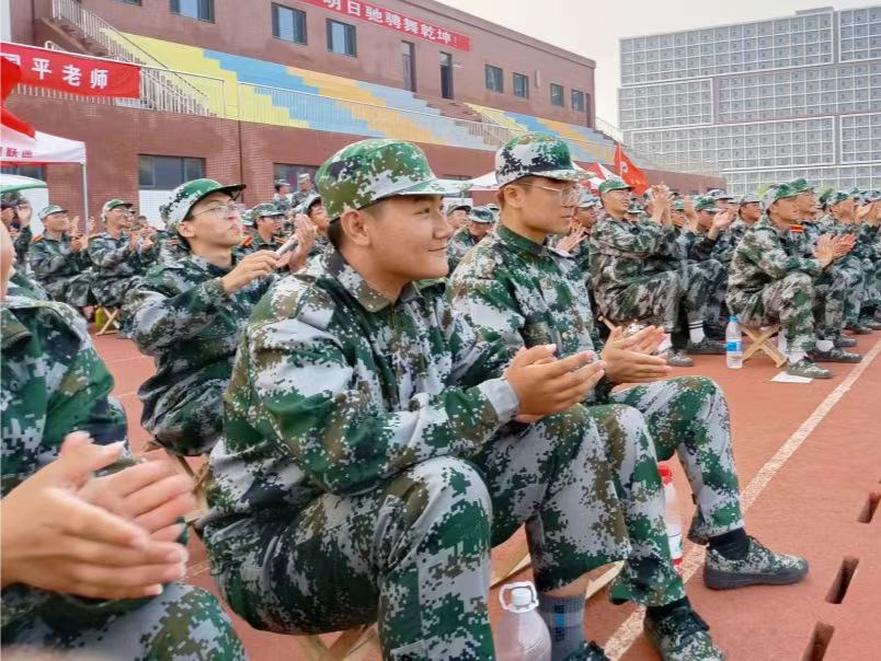best365体育官网登录入口军训特辑  淬炼青春树壮志 雏鹰振羽待时飞