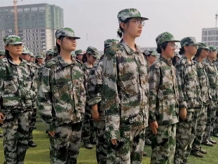 best365体育官网登录入口军训特辑 暮秋塑戎装  军训正当时