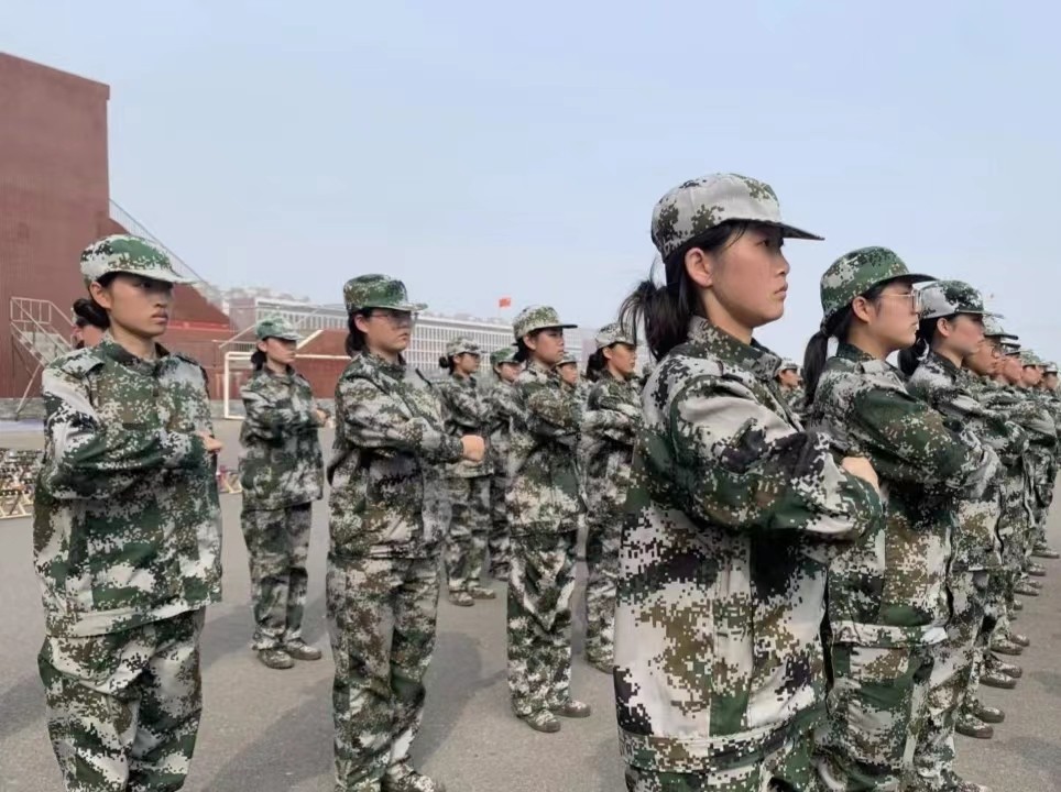 best365体育官网登录入口军训特辑 暮秋塑戎装  军训正当时