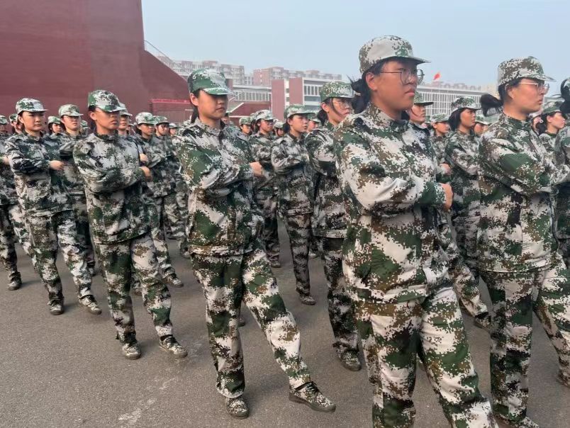 best365体育官网登录入口军训特辑 暮秋塑戎装  军训正当时