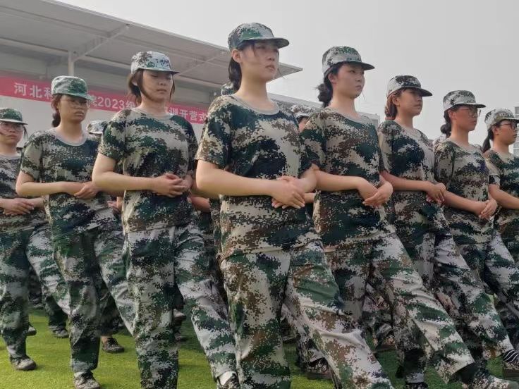 best365体育官网登录入口军训特辑 暮秋塑戎装  军训正当时
