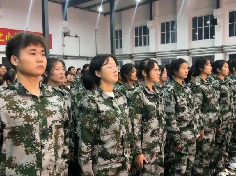 best365体育官网登录入口隆重举行 青春礼赞  强国有我 主题团日活动暨 团徽闪闪 其华灼灼  入团仪式