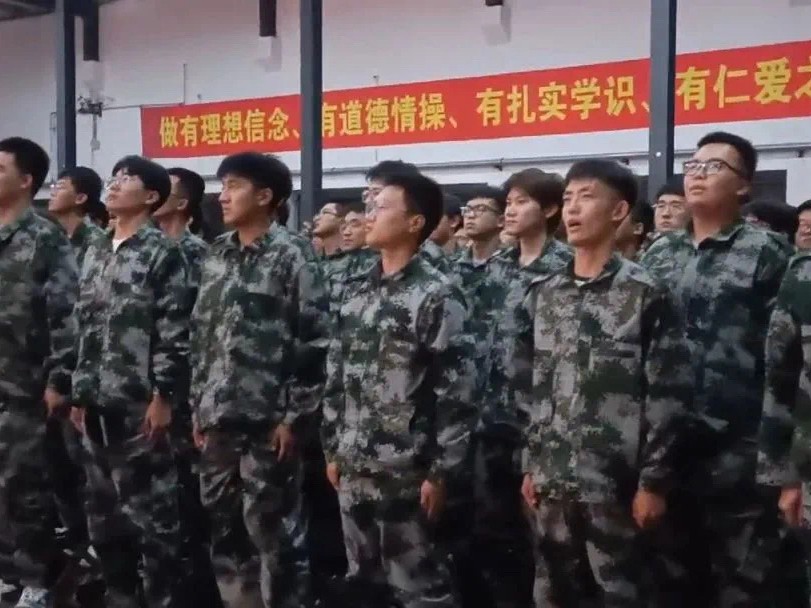 best365体育官网登录入口隆重举行 青春礼赞  强国有我 主题团日活动暨 团徽闪闪 其华灼灼  入团仪式