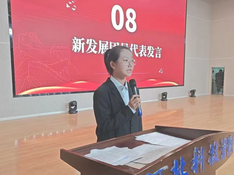 best365体育官网登录入口隆重举行 青春礼赞  强国有我 主题团日活动暨 团徽闪闪 其华灼灼  入团仪式
