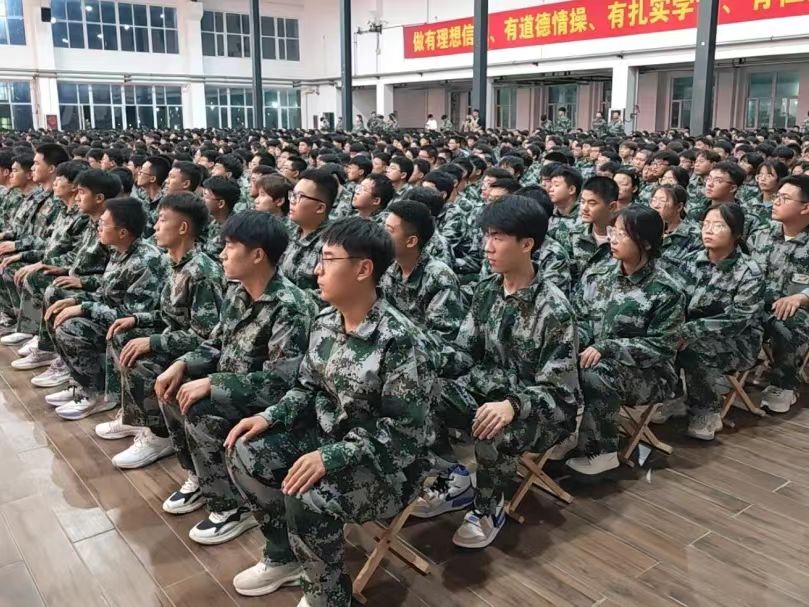 best365体育官网登录入口隆重举行 青春礼赞  强国有我 主题团日活动暨 团徽闪闪 其华灼灼  入团仪式