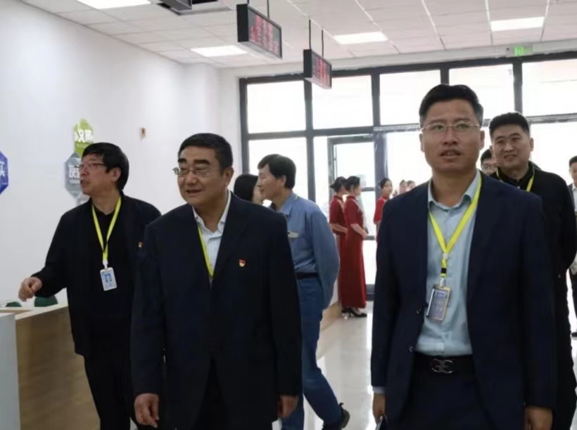 best365体育官网登录入口隆重举行“一站式”学生社区第二综合服务中心揭牌仪式