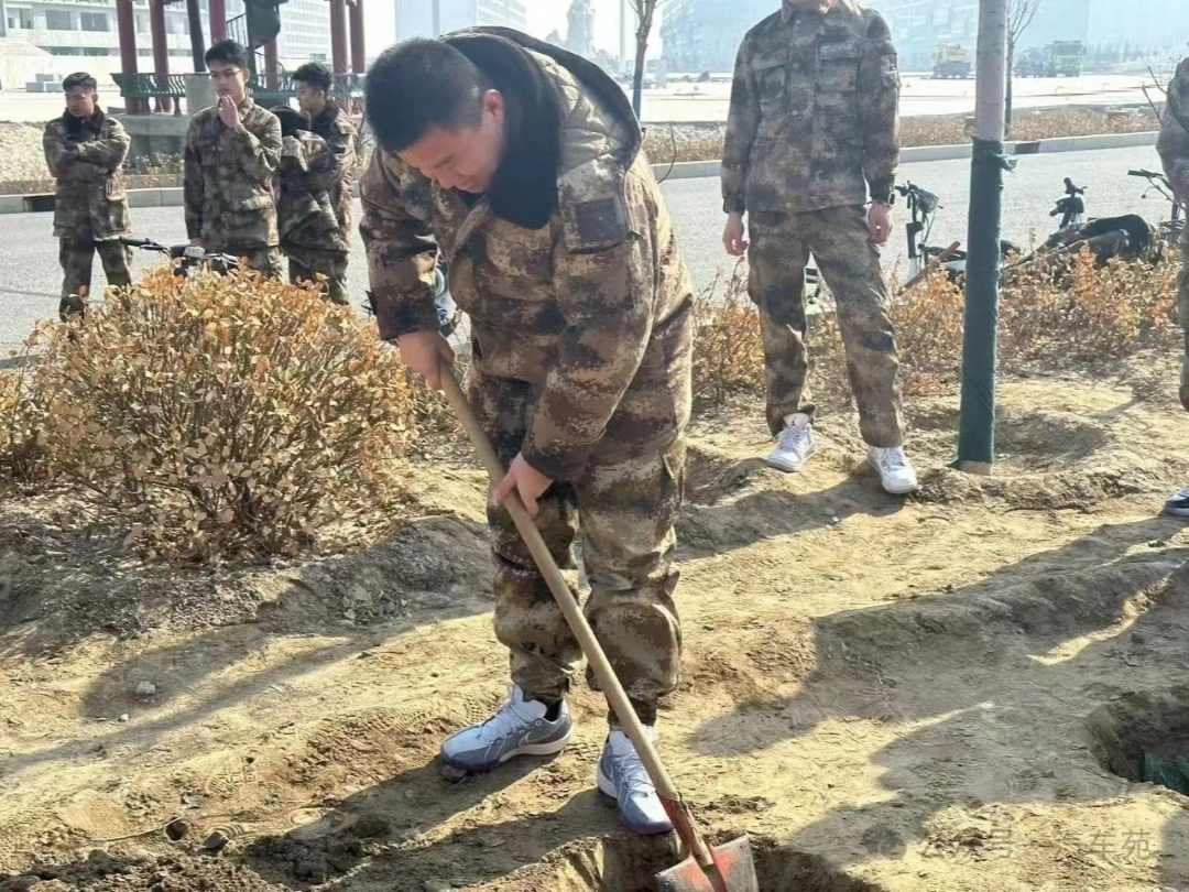 best365体育官网登录入口||汽车工程学院||绿水青山映笑颜，植树造林崭新篇 第 2 张