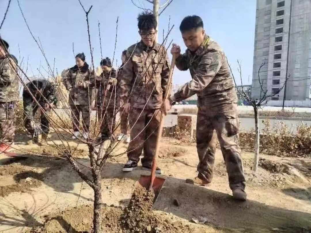 best365体育官网登录入口||汽车工程学院||绿水青山映笑颜，植树造林崭新篇 第 16 张