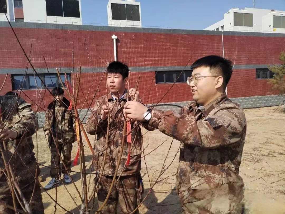 best365体育官网登录入口||汽车工程学院||绿水青山映笑颜，植树造林崭新篇 第 20 张